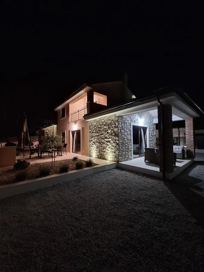 Holiday House Divna Pinezici  Holiday home
