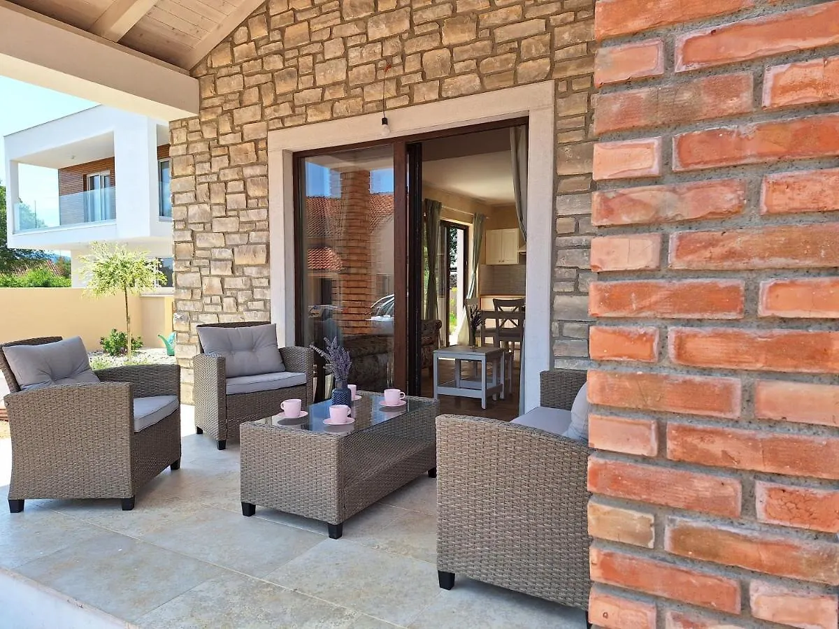 Holiday House Divna Pinezici  0*, Pinezici (Krk) Croatia