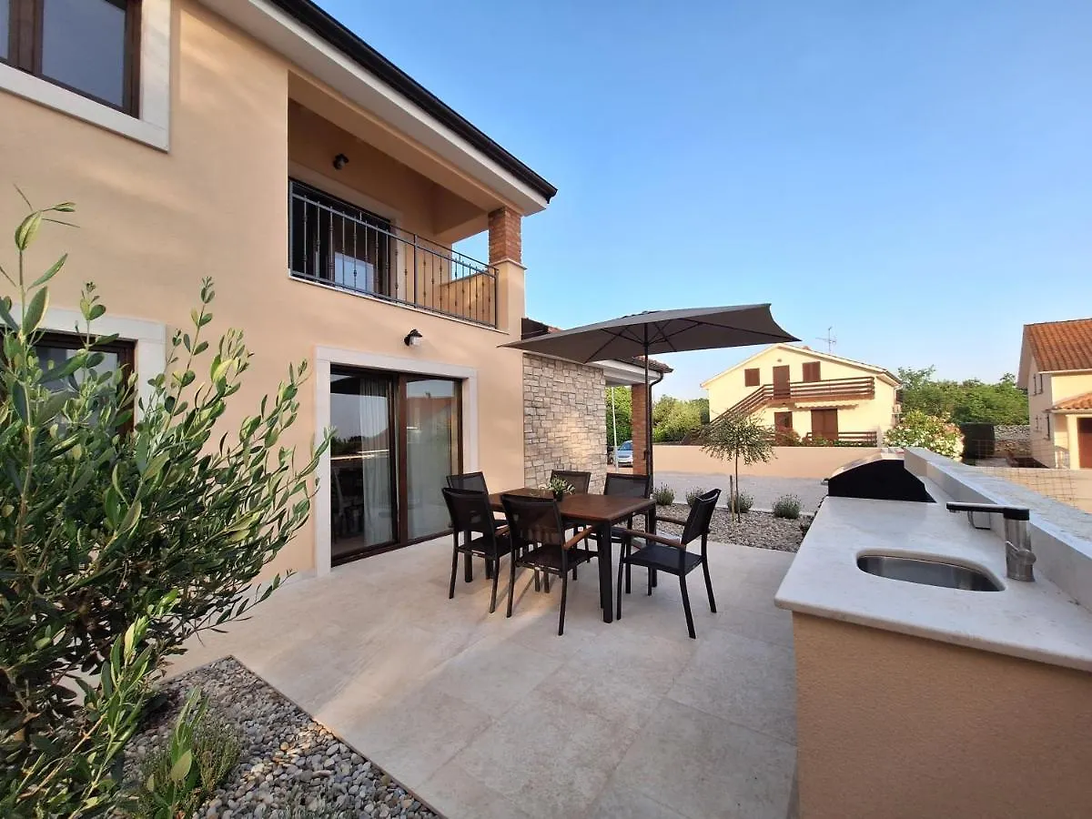 Holiday House Divna Pinezici  Holiday home Pinezici (Krk)