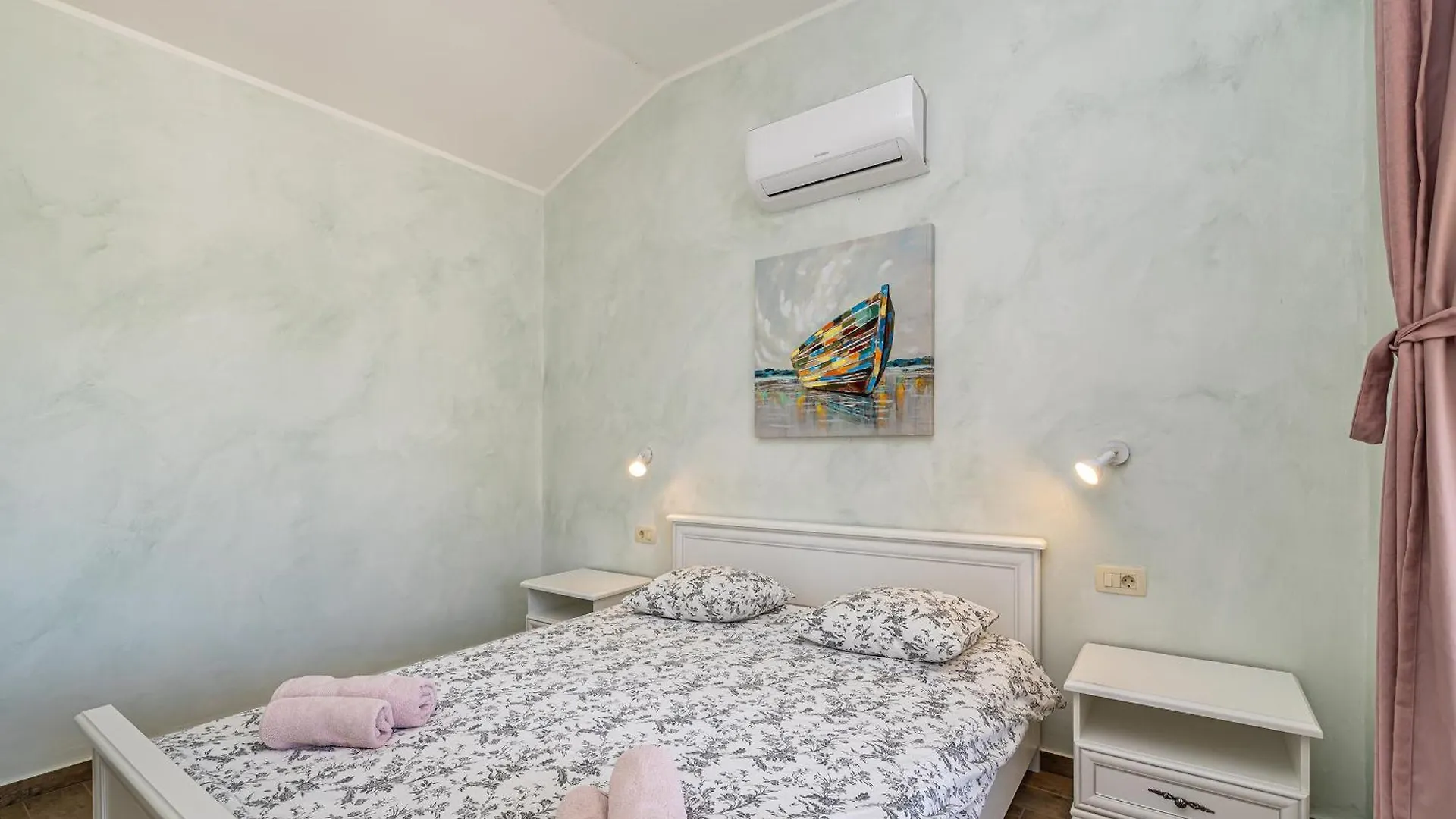 Holiday House Divna Pinezici