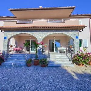 Apartament Stela, Pinezići