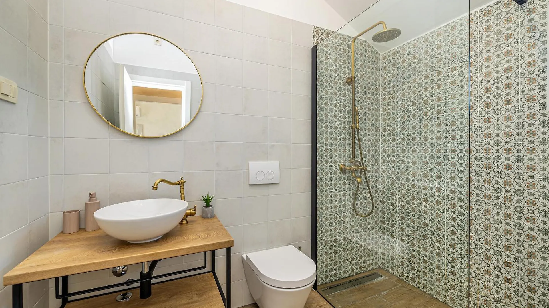 Holiday House Divna Pinezići 0*,