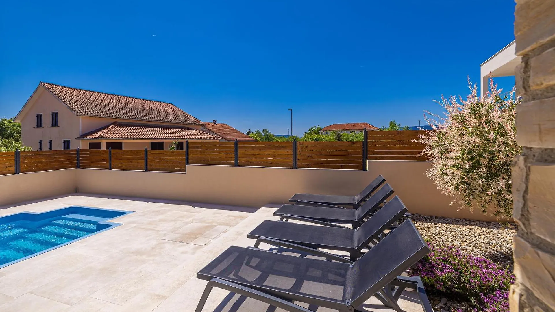 Holiday House Divna Pinezići 0*,