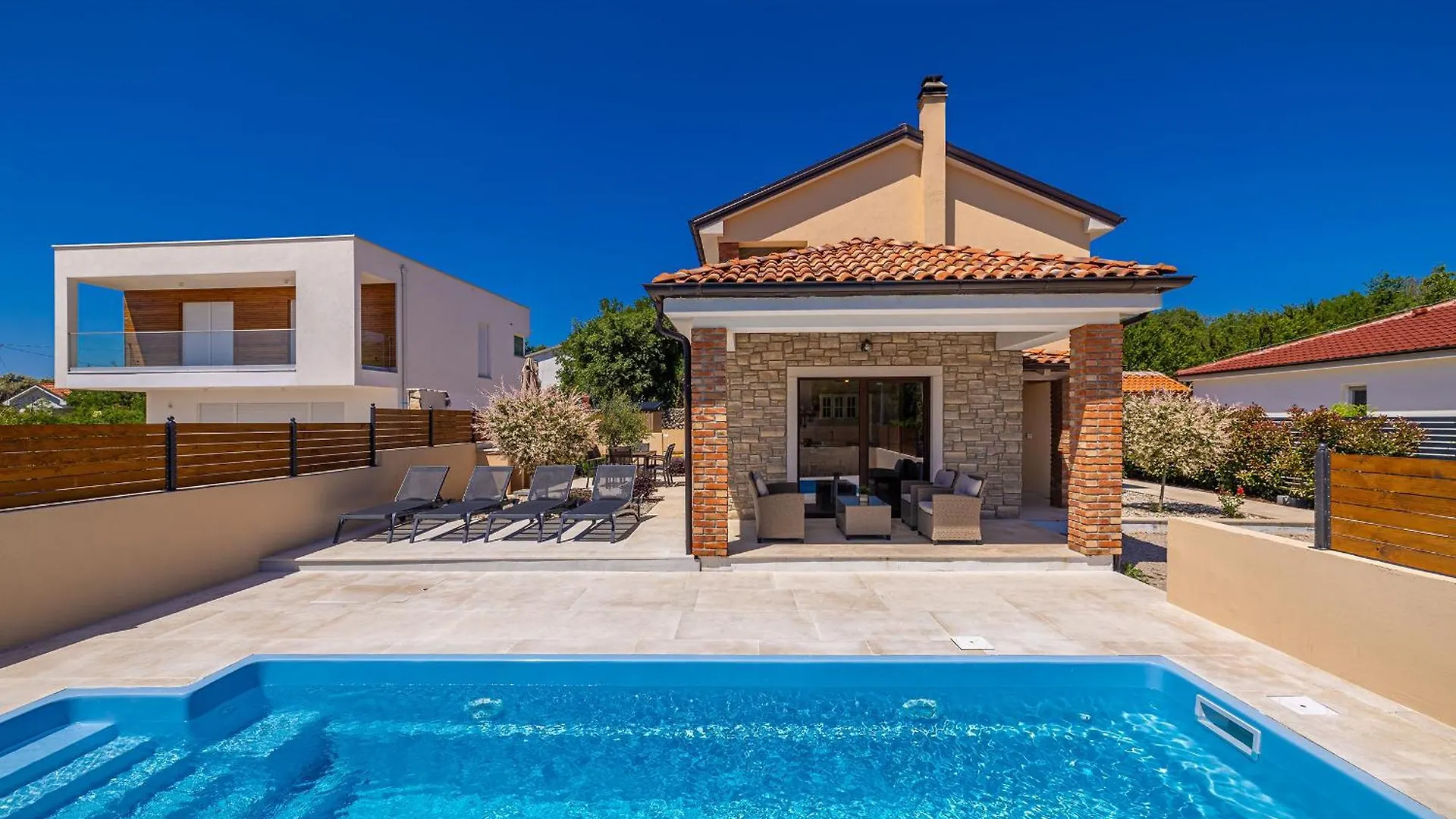 Holiday House Divna Pinezići Kroatien